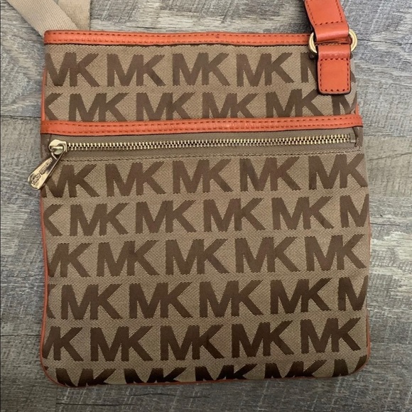 Michael Kors Handbags - Michael Kors Crossbody